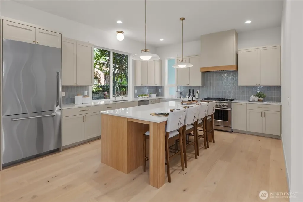 5739 25th Avenue NE Seattle WA 98105