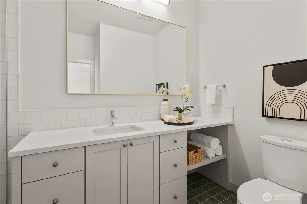 5739 25th Avenue NE Seattle WA 98105