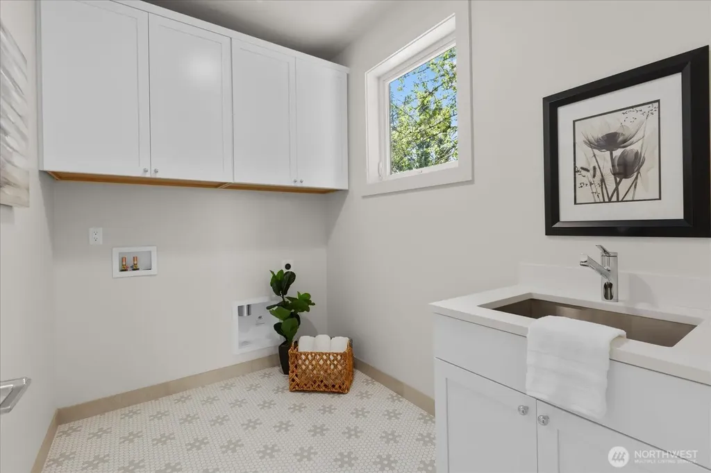 5739 25th Avenue NE Seattle WA 98105