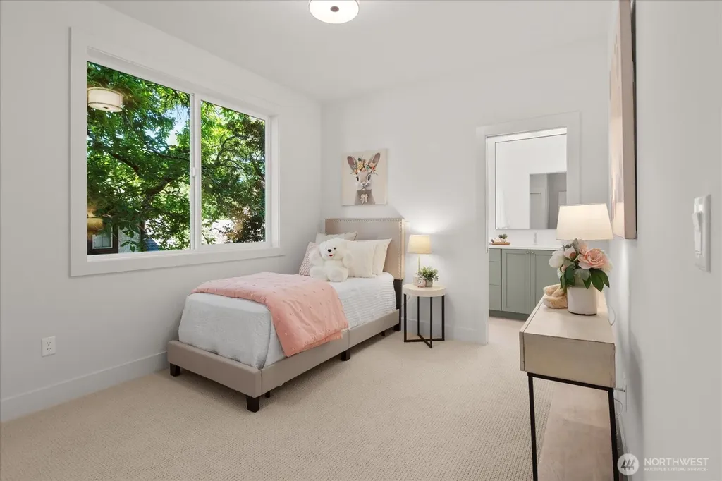 5739 25th Avenue NE Seattle WA 98105