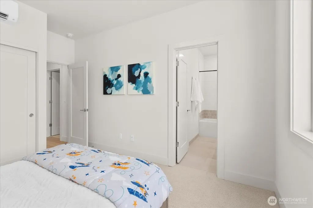 5739 25th Avenue NE Seattle WA 98105