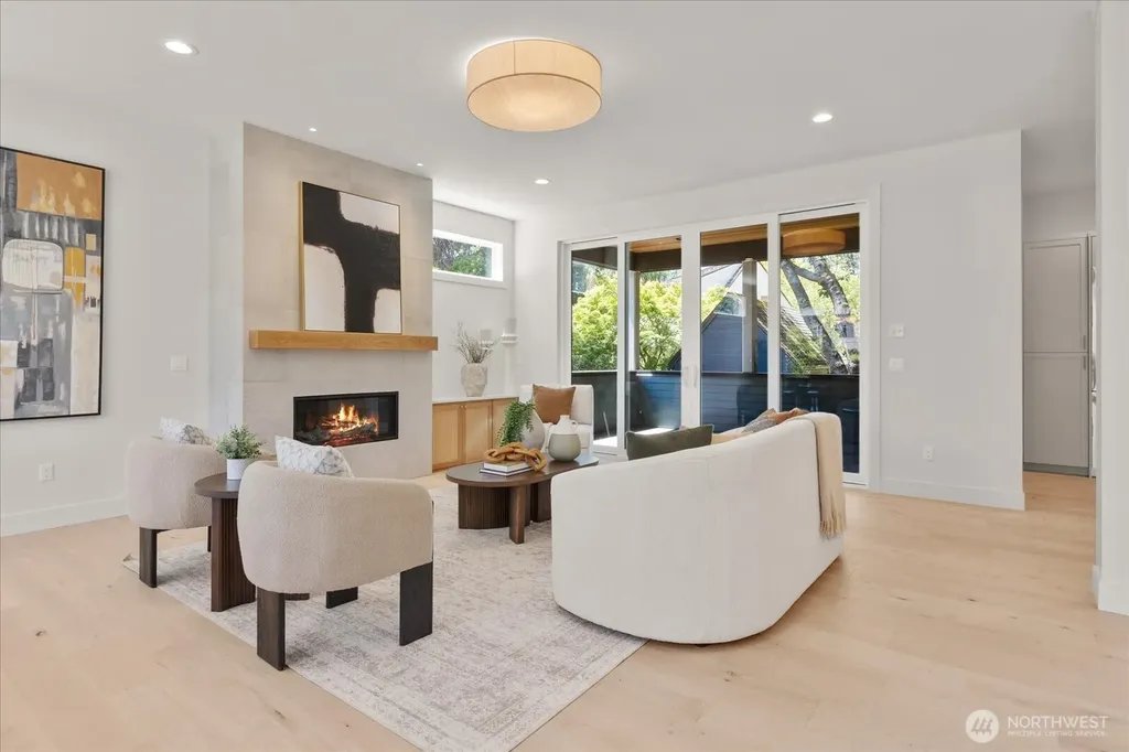 5739 25th Avenue NE Seattle WA 98105