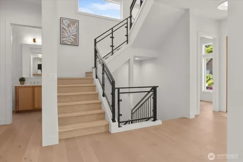 5739 25th Avenue NE Seattle WA 98105