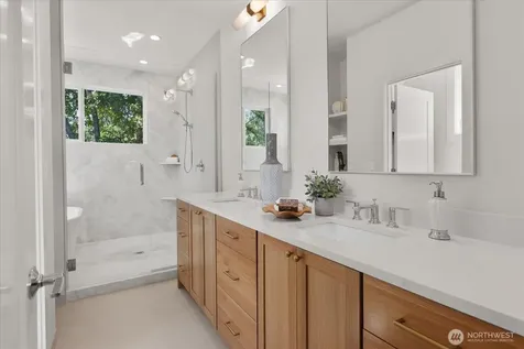 5739 25th Avenue NE Seattle WA 98105