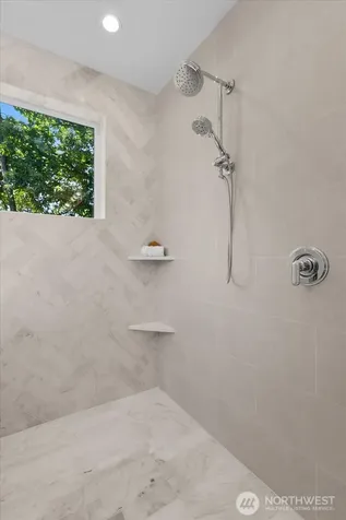 5739 25th Avenue NE Seattle WA 98105