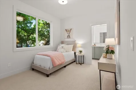 5739 25th Avenue NE Seattle WA 98105