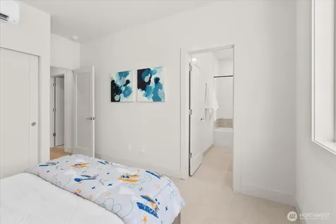 5739 25th Avenue NE Seattle WA 98105