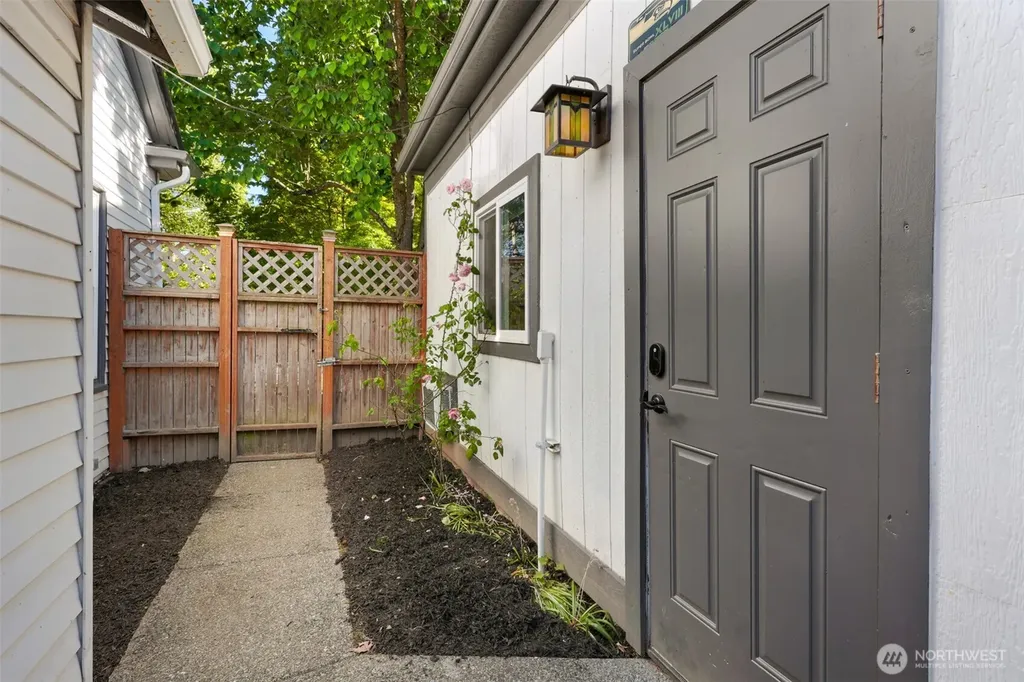 516 W Howe Street Seattle WA 98119