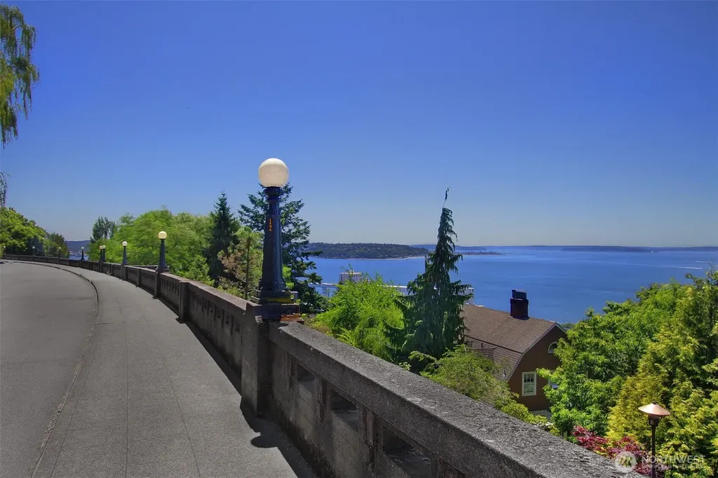 516 W Howe Street Seattle WA 98119
