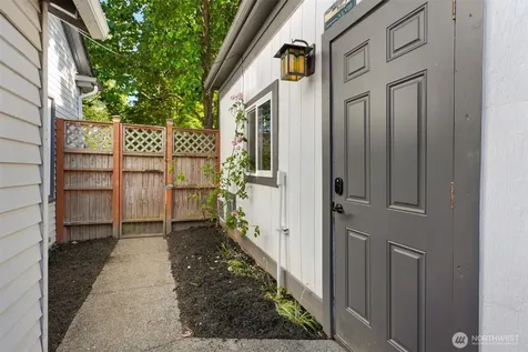 516 W Howe Street Seattle WA 98119
