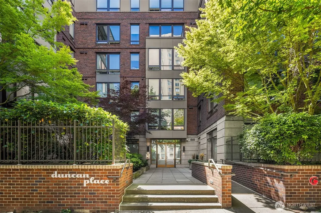4547 8th Avenue NE Seattle WA 98105