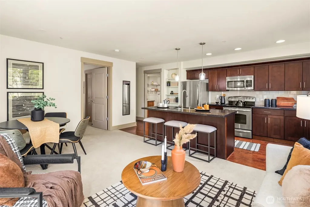 4547 8th Avenue NE Seattle WA 98105