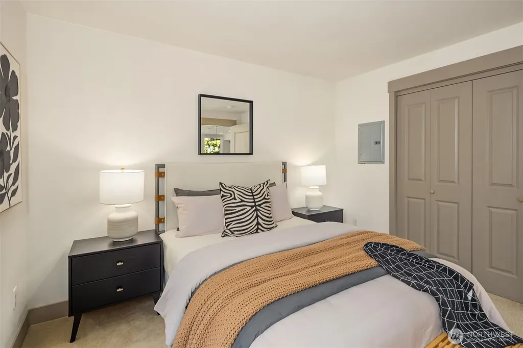 4547 8th Avenue NE Seattle WA 98105