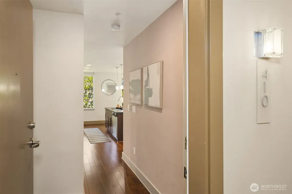 4547 8th Avenue NE Seattle WA 98105