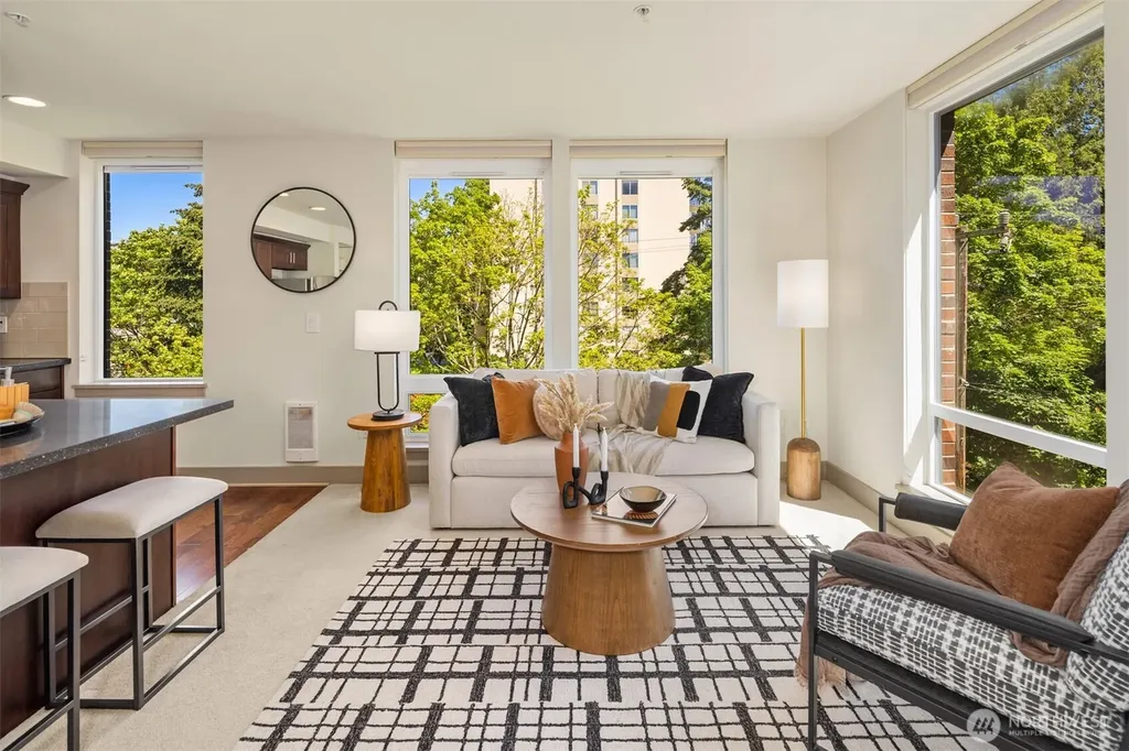 4547 8th Avenue NE Seattle WA 98105