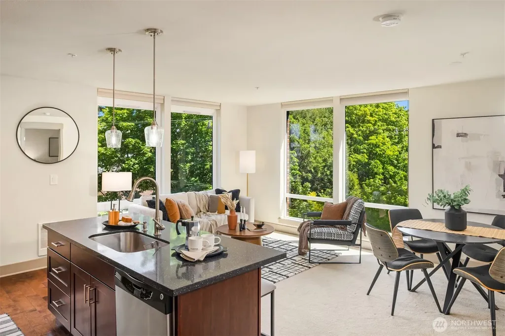 4547 8th Avenue NE Seattle WA 98105