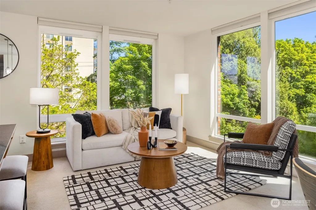 4547 8th Avenue NE Seattle WA 98105
