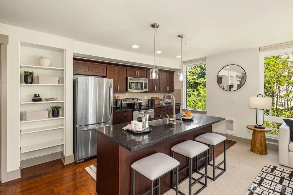 4547 8th Avenue NE Seattle WA 98105