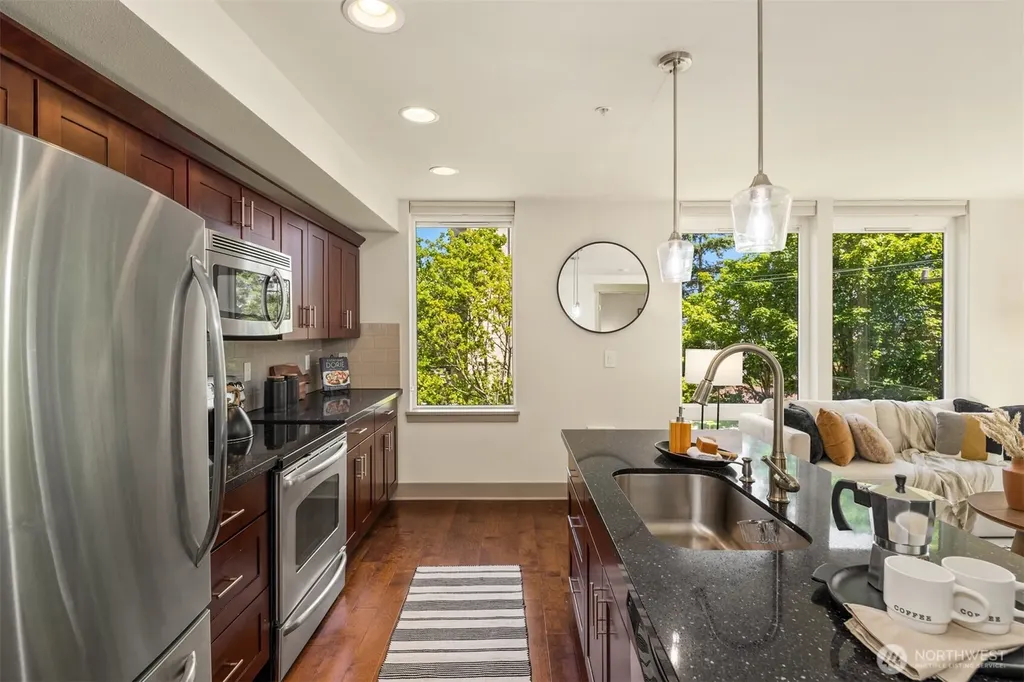 4547 8th Avenue NE Seattle WA 98105