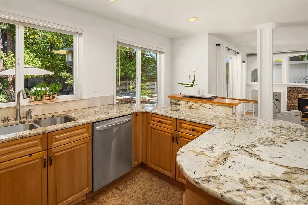 647 Edmonds Way Edmonds WA 98020