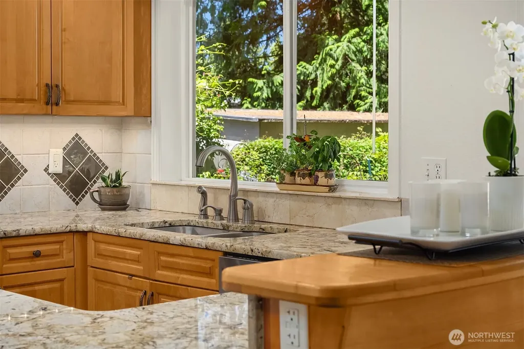 647 Edmonds Way Edmonds WA 98020