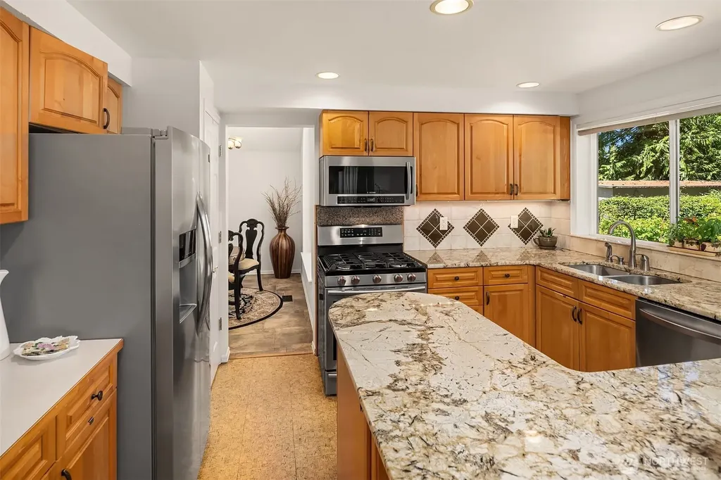 647 Edmonds Way Edmonds WA 98020