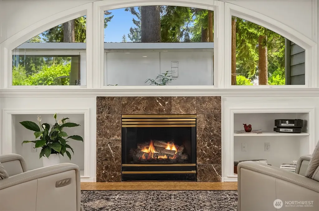 647 Edmonds Way Edmonds WA 98020