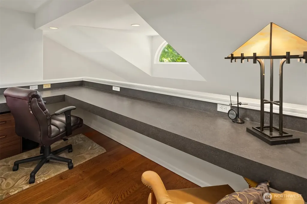 647 Edmonds Way Edmonds WA 98020