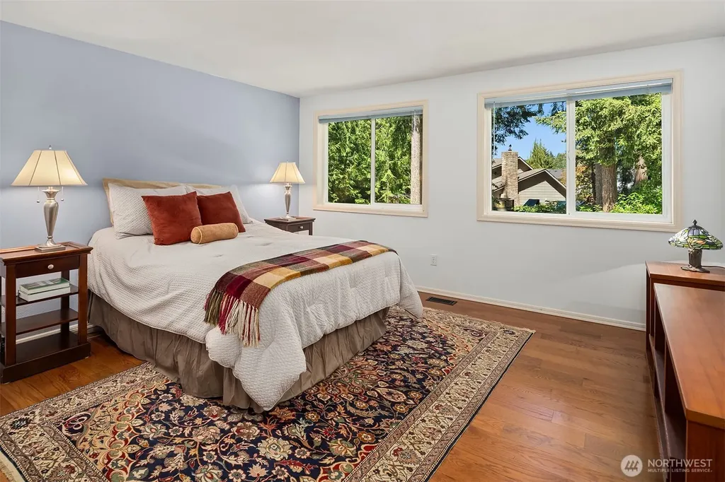 647 Edmonds Way Edmonds WA 98020