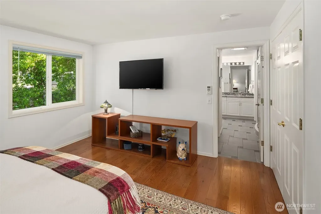 647 Edmonds Way Edmonds WA 98020