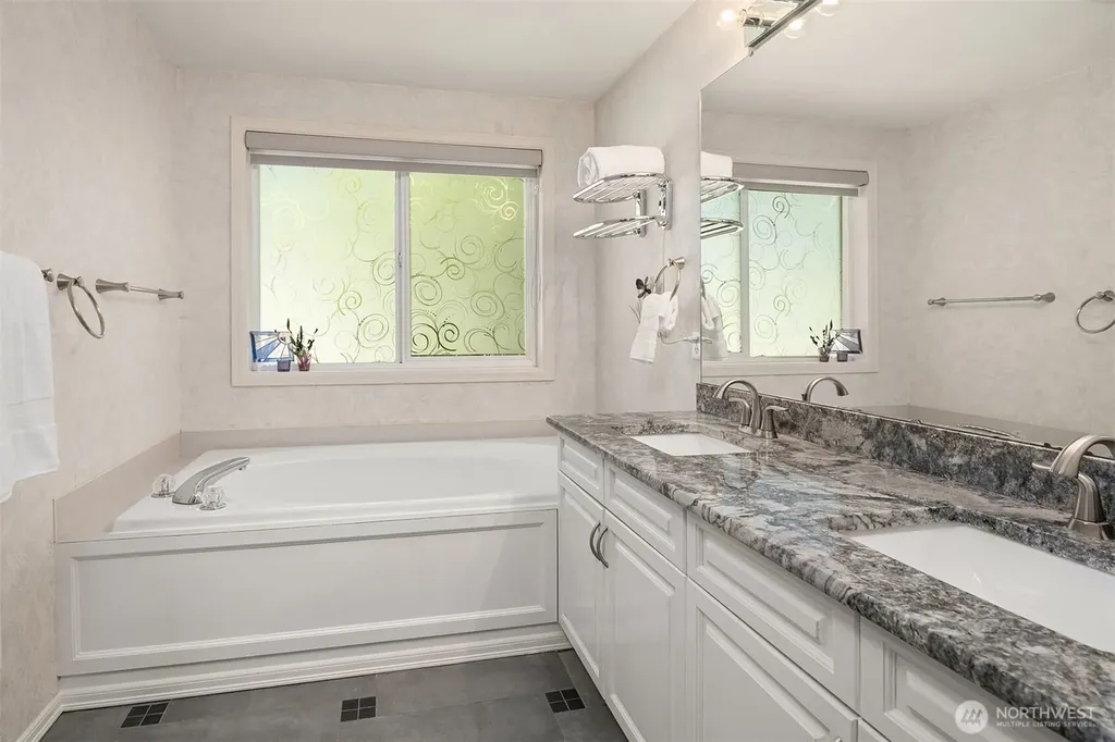 647 Edmonds Way Edmonds WA 98020