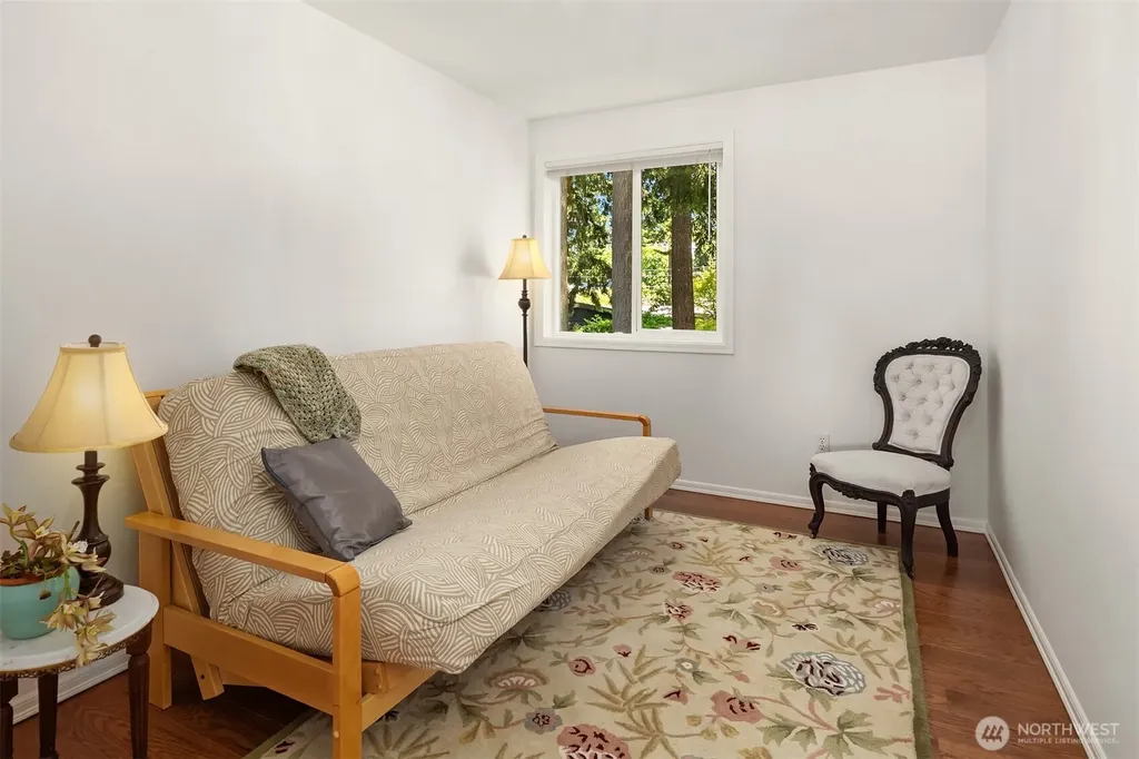 647 Edmonds Way Edmonds WA 98020