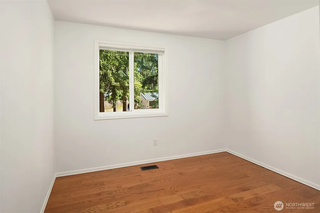 647 Edmonds Way Edmonds WA 98020