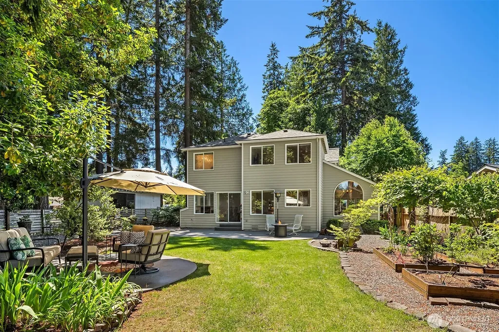 647 Edmonds Way Edmonds WA 98020