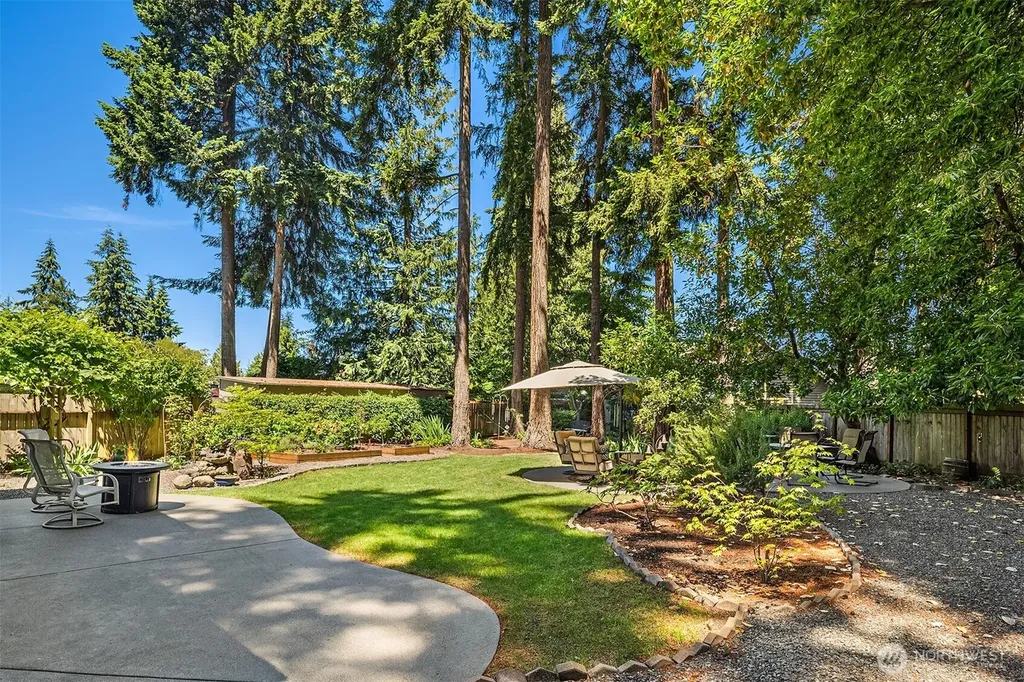 647 Edmonds Way Edmonds WA 98020