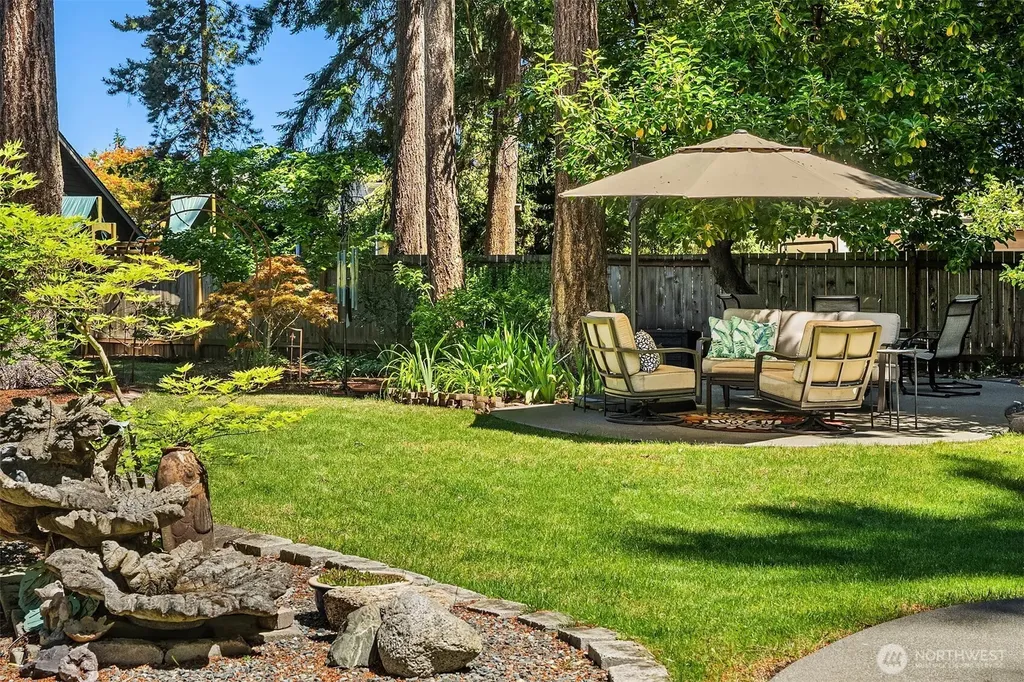 647 Edmonds Way Edmonds WA 98020