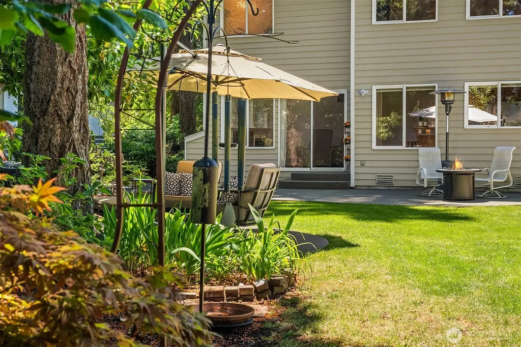 647 Edmonds Way Edmonds WA 98020