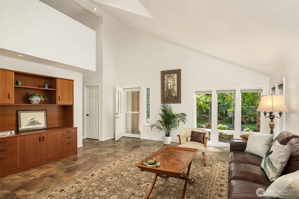 647 Edmonds Way Edmonds WA 98020
