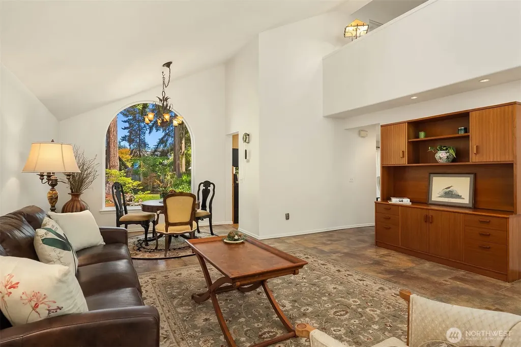 647 Edmonds Way Edmonds WA 98020