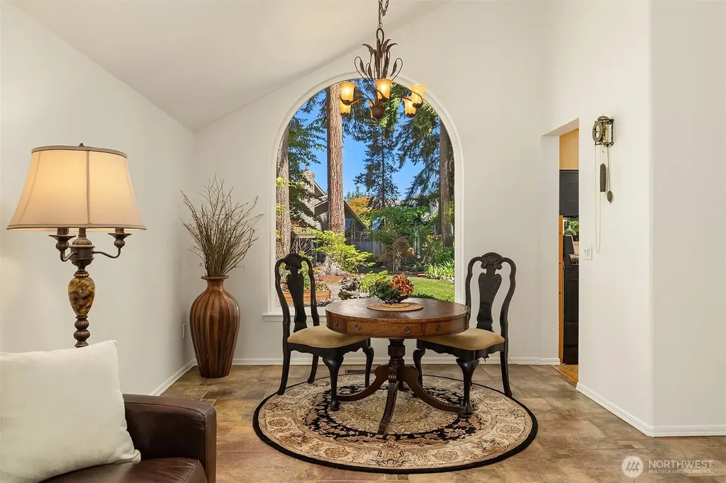 647 Edmonds Way Edmonds WA 98020