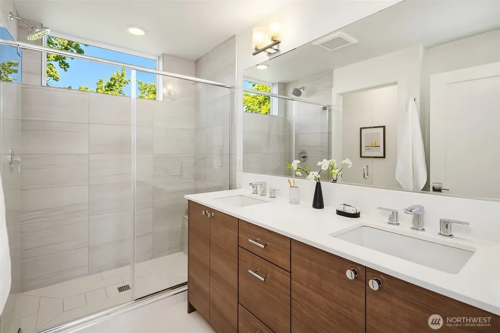1809 13th Avenue Seattle WA 98122