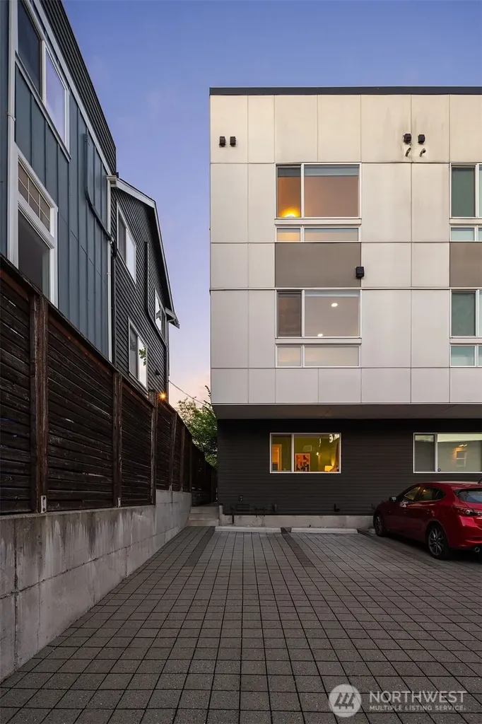 1809 13th Avenue Seattle WA 98122