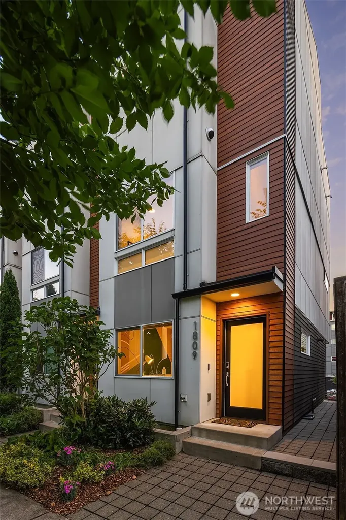 1809 13th Avenue Seattle WA 98122