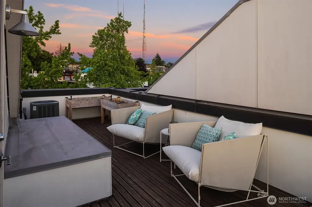 1809 13th Avenue Seattle WA 98122