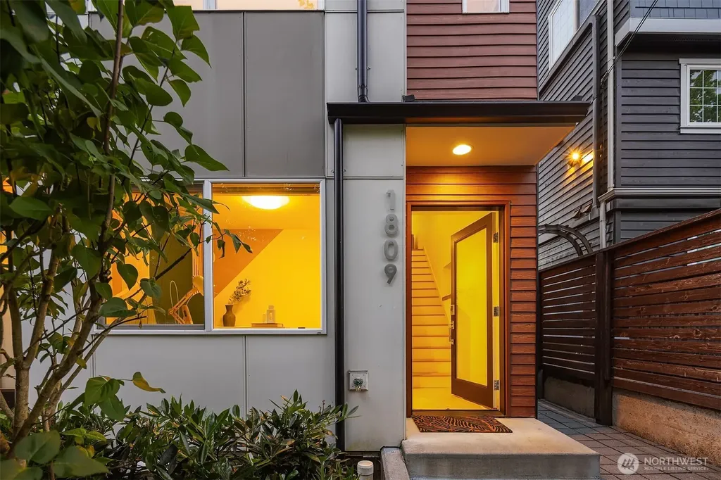 1809 13th Avenue Seattle WA 98122