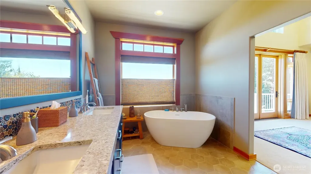 8102 E Perelli Lane Port Orchard WA 98366