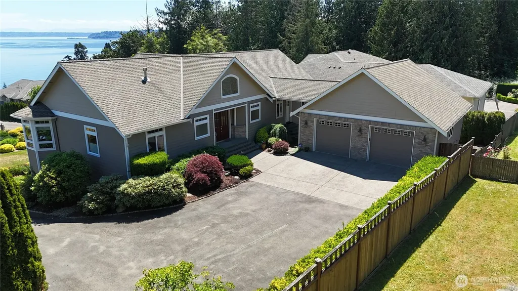 8102 E Perelli Lane Port Orchard WA 98366