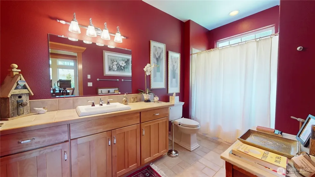 8102 E Perelli Lane Port Orchard WA 98366