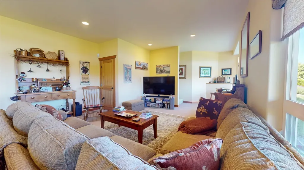 8102 E Perelli Lane Port Orchard WA 98366