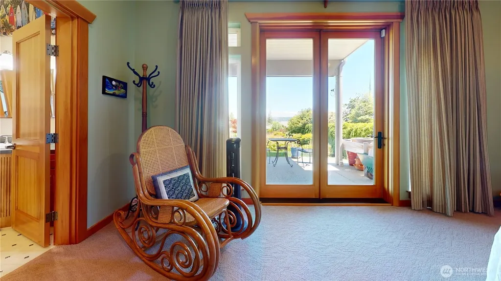 8102 E Perelli Lane Port Orchard WA 98366